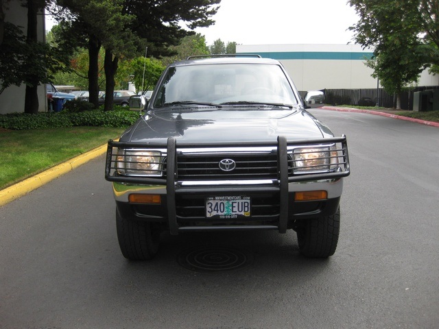 1995 Toyota 4Runner SR5 V6 4X4 AUTO / MOON ROOF / BRUSH GUARD   - Photo 2 - Portland, OR 97217