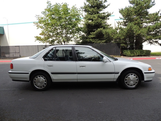 1992 Honda Accord EX 4-Door / 4-Cyl / Automatic / Moon Roof   - Photo 4 - Portland, OR 97217