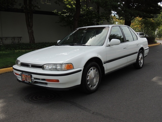 1992 Honda Accord EX 4-Door / 4-Cyl / Automatic / Moon Roof   - Photo 1 - Portland, OR 97217
