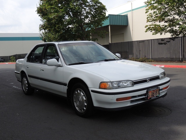 1992 Honda Accord EX 4-Door / 4-Cyl / Automatic / Moon Roof   - Photo 2 - Portland, OR 97217