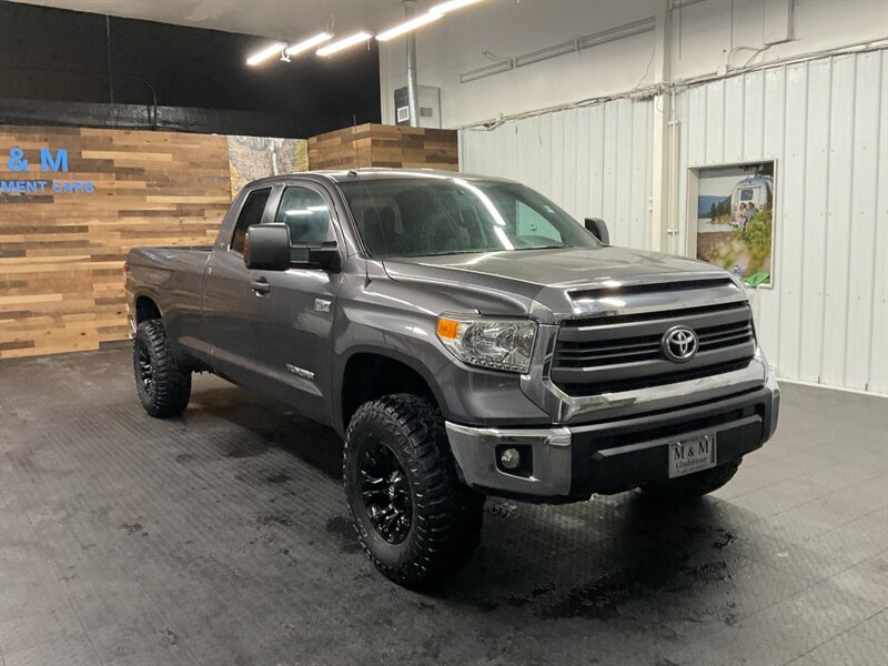 2014 Toyota Tundra SR5 4X4 / 5.7L / LONG BED / LIFTED 1-OWNER  NEW LIFT , WHEELS , TIRES / LONG BED / SUPER CLEAN - Photo 2 - Gladstone, OR 97027