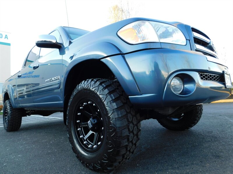2006 Toyota Tundra SR5 Double Cab 4X4 / 1-OWNER / LIFTED / LOW MILES   - Photo 10 - Portland, OR 97217