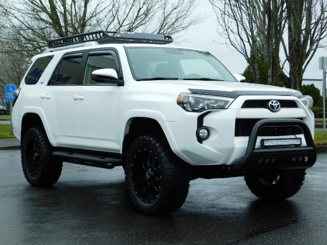 2018 Toyota 4Runner 4X4 V6 / 3RD SEAT / NAVi / CAM / NEW XD's / LIFTED   - Photo 2 - Portland, OR 97217