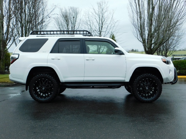 2018 Toyota 4Runner 4X4 V6 / 3RD SEAT / NAVi / CAM / NEW XD's / LIFTED   - Photo 3 - Portland, OR 97217