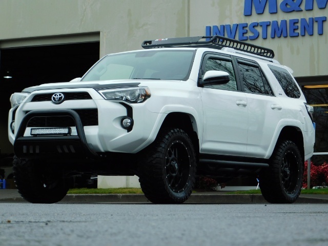 2018 Toyota 4Runner 4X4 V6 / 3RD SEAT / NAVi / CAM / NEW XD's / LIFTED   - Photo 1 - Portland, OR 97217