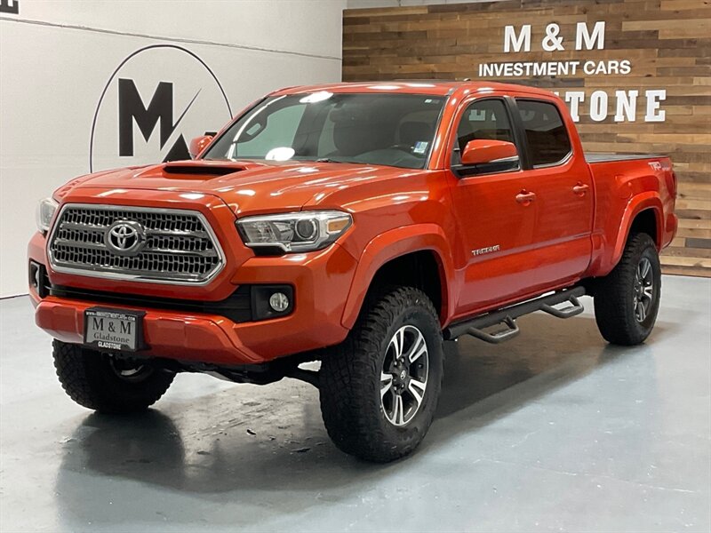 2017 Toyota Tacoma TRD Sport Double Cab 4X4 / V6 / LONG BED/NEW TIRES  / Navigation & Backup Camera / Sunroof / Blind Spot Alert / ZERO RUST