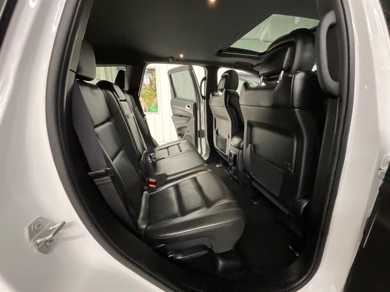 2021 Jeep Grand Cherokee Limited 4X4 / 3.6L V6 / Sunroof / Leather / Navi  / Backup Camera / Leather & Heated Seats / 36,000 MILES - Photo 16 - Gladstone, OR 97027