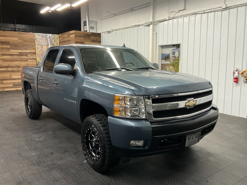 2008 Chevrolet Silverado 1500 LTZ  NEW WHEELS & TIRES / LEATHER & HEATED SEATS / LOCAL & CLEAN - Photo 2 - Gladstone, OR 97027