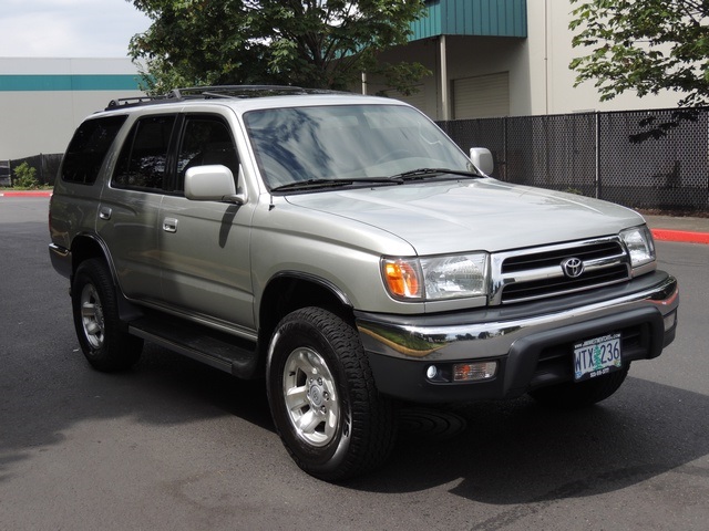 1999 Toyota 4Runner SR5/6Cyl / 4X4/ Moonroof/ 1-Owner/Timing Belt Done   - Photo 2 - Portland, OR 97217