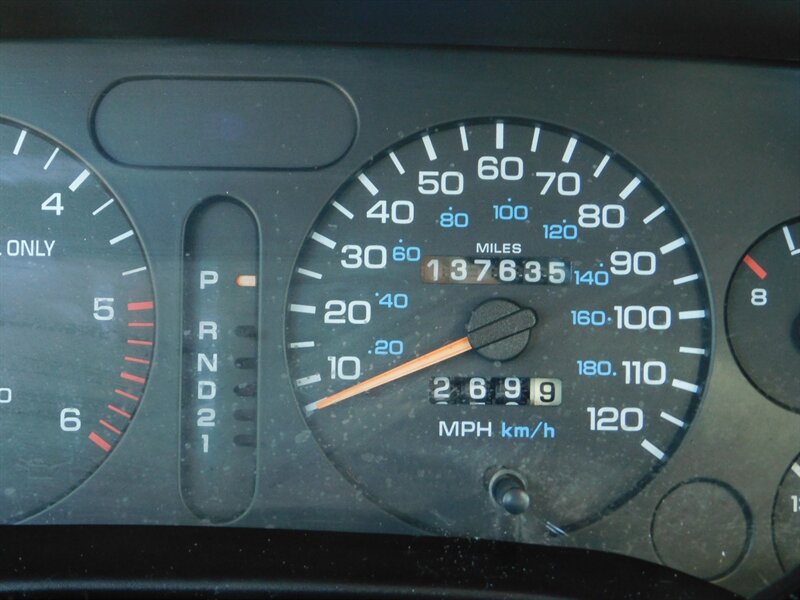 1996 Dodge Ram 2500 3/4 TON 4X4 / V8 5.9 L /  NEW TIRES / LOW MILES   - Photo 19 - Portland, OR 97217