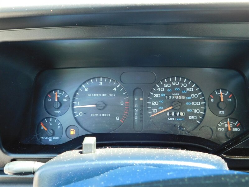 1996 Dodge Ram 2500 3/4 TON 4X4 / V8 5.9 L /  NEW TIRES / LOW MILES   - Photo 36 - Portland, OR 97217