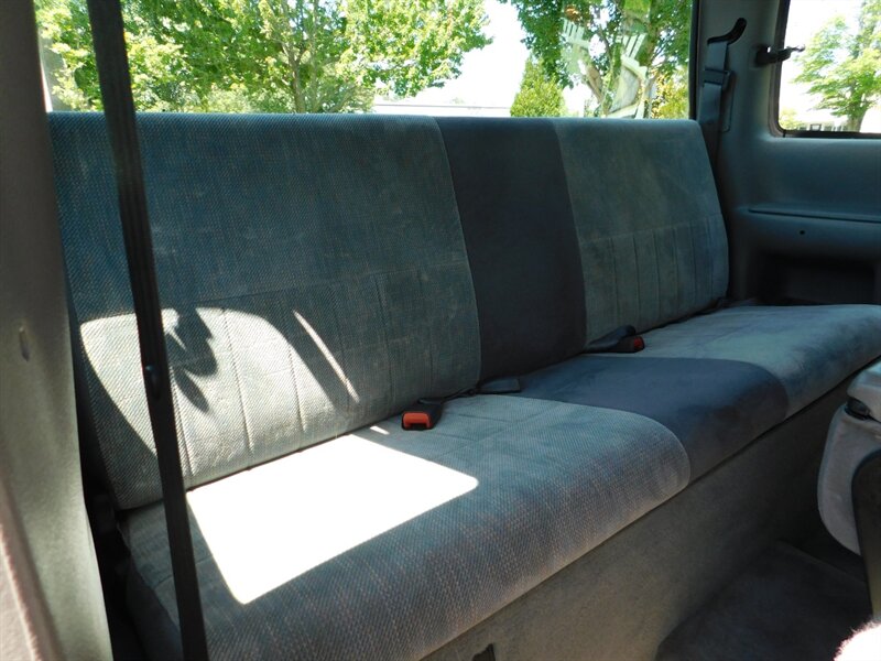 1996 Dodge Ram 2500 3/4 TON 4X4 / V8 5.9 L /  NEW TIRES / LOW MILES   - Photo 16 - Portland, OR 97217