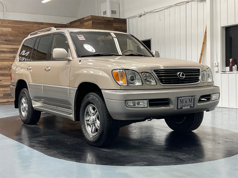 2001 Lexus LX 470 SUV 4X4 / 4.7L V8 / ONLY 97,000 MILES  / FRESH TIMING BELT SERVICE DONE - Photo 2 - Gladstone, OR 97027