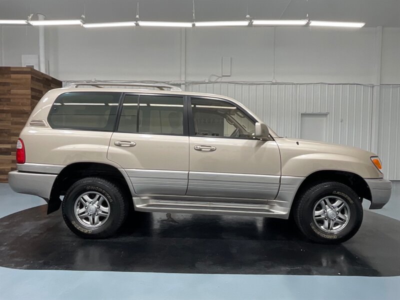 2001 Lexus LX 470 SUV 4X4 / 4.7L V8 / ONLY 97,000 MILES  / FRESH TIMING BELT SERVICE DONE - Photo 4 - Gladstone, OR 97027