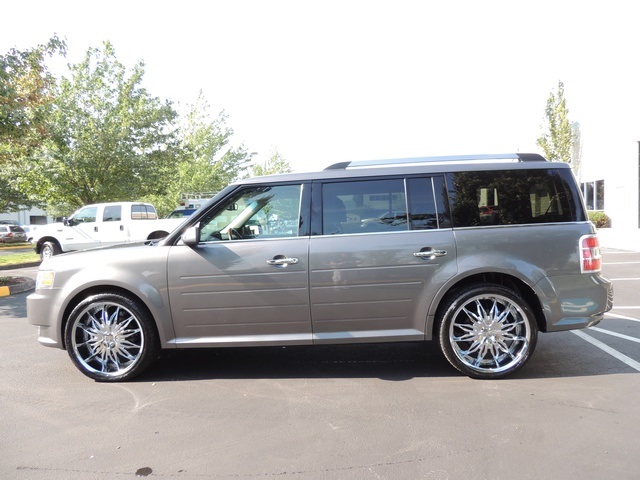 2010 Ford Flex Limited / AWD / Navigation / Rear DVDS / 3RD SEAT   - Photo 3 - Portland, OR 97217