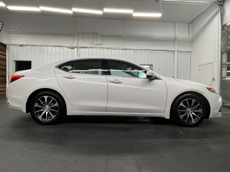 2015 Acura TLX w/Tech Leather Heated Seats / ONLY 64,000 MILES   - Photo 4 - Gladstone, OR 97027
