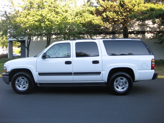 2004 Chevrolet Suburban 1500 LT/ Leather/ 3rd Seat/ 70k Miles   - Photo 2 - Portland, OR 97217