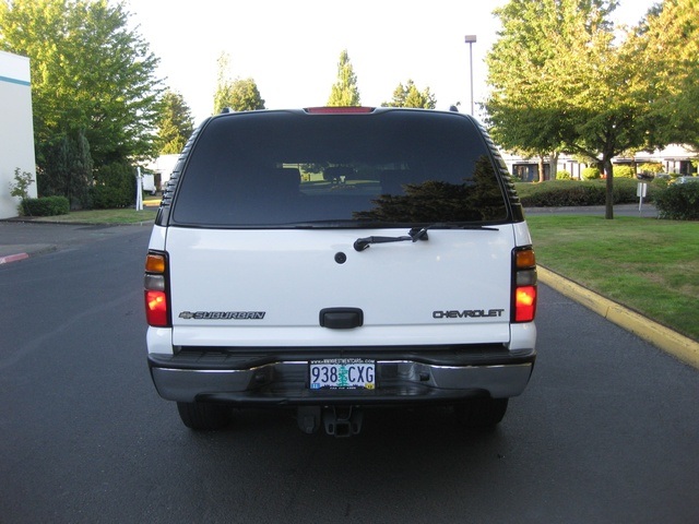 2004 Chevrolet Suburban 1500 LT/ Leather/ 3rd Seat/ 70k Miles   - Photo 4 - Portland, OR 97217