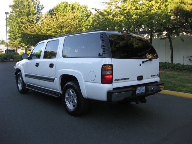 2004 Chevrolet Suburban 1500 LT/ Leather/ 3rd Seat/ 70k Miles   - Photo 3 - Portland, OR 97217