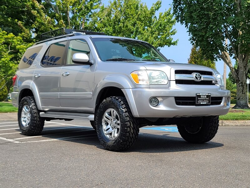 2006 Toyota Sequoia 4X4 / V8 4.7L / Leather / Sun Roof / 8-Seats / Low  Miles / New Tires / New LIFT - Photo 2 - Portland, OR 97217