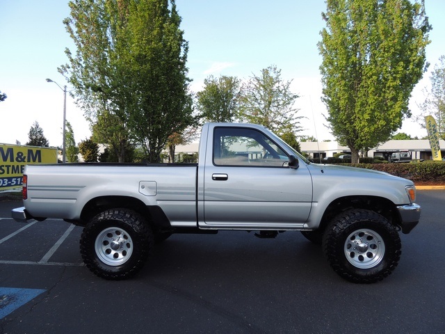 1991 Toyota Pickup Deluxe / 4X4 / 5-Speed / 6Cyl / LIFTED LIFTED   - Photo 4 - Portland, OR 97217