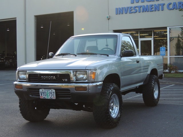 1991 Toyota Pickup Deluxe / 4X4 / 5-Speed / 6Cyl / LIFTED LIFTED   - Photo 1 - Portland, OR 97217