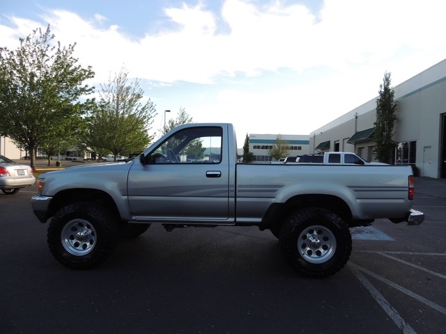 1991 Toyota Pickup Deluxe / 4X4 / 5-Speed / 6Cyl / LIFTED LIFTED   - Photo 3 - Portland, OR 97217