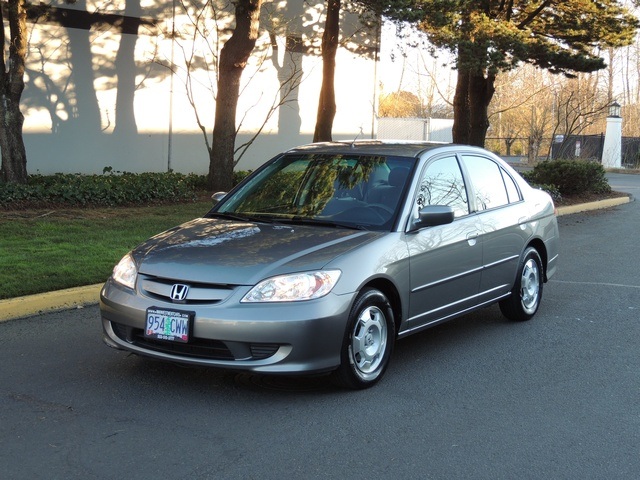 2004 Honda Civic Hybrid   - Photo 1 - Portland, OR 97217