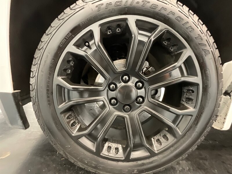 2020 Chevrolet Suburban Premier 4X4 / 6.2L V8 / Leather Navi / 22inc Wheel  / FULLY LOADED - Photo 33 - Gladstone, OR 97027
