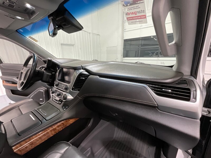 2020 Chevrolet Suburban Premier 4X4 / 6.2L V8 / Leather Navi / 22inc Wheel  / FULLY LOADED - Photo 17 - Gladstone, OR 97027