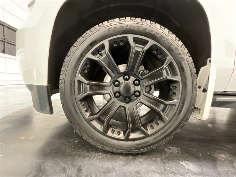 2020 Chevrolet Suburban Premier 4X4 / 6.2L V8 / Leather Navi / 22inc Wheel  / FULLY LOADED - Photo 23 - Gladstone, OR 97027
