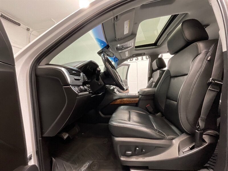 2020 Chevrolet Suburban Premier 4X4 / 6.2L V8 / Leather Navi / 22inc Wheel  / FULLY LOADED - Photo 38 - Gladstone, OR 97027