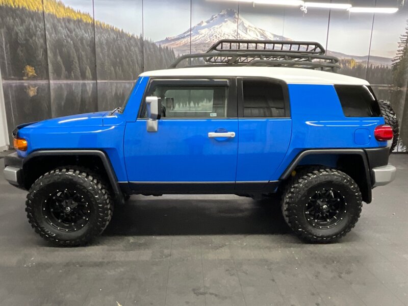 2007 Toyota FJ Cruiser 4X4 / 6-SPEED / LIFTED / Voodoo Blue  LOW MILES / NEW TIRES / RR DIFF LOCKS / RUST FREE / CLEAN SHARP - Photo 3 - Gladstone, OR 97027