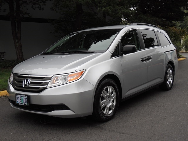 2011 Honda Odyssey LX Minivan / Captain Seats / 7-Passenger / 1-OWNER   - Photo 1 - Portland, OR 97217