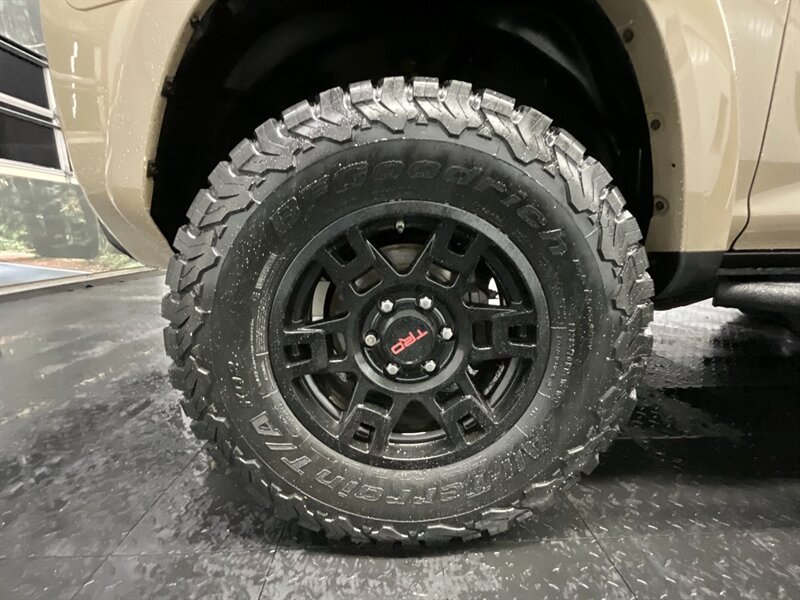 2016 Toyota 4Runner 4x4 TRD Pro / Leather Heated / LIFTED / SNORKEL  BRAND NEW LIFT KIT w/ NEW BF GOODRICH TIRES / ROOFRACK & SNORKEL / TRD PRO / SHARP & CLEAN !! - Photo 23 - Gladstone, OR 97027