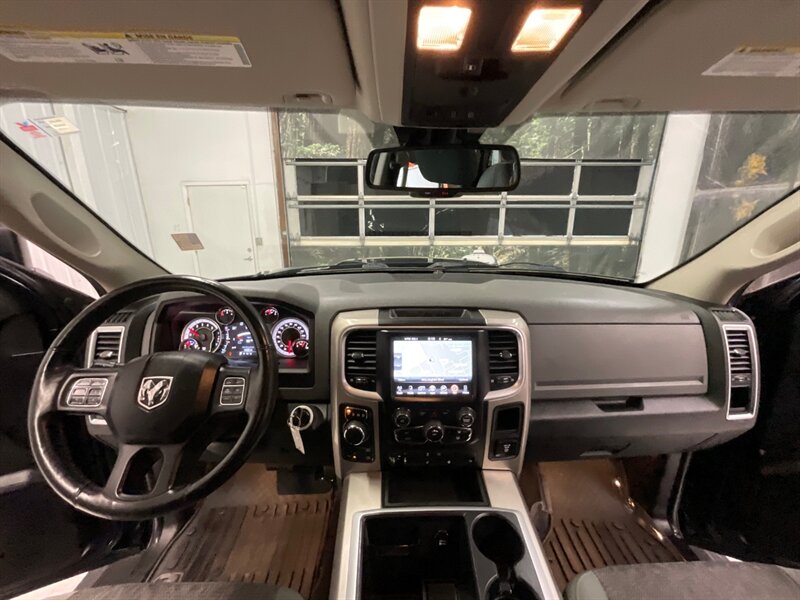 2015 RAM 1500 Outdoorsman Crew Cab 4X4 / 3.0L EcoDIESEL TURBO V6  / RAM BOX / Leather & Heated Seats / Navigation & Backup Camera / LOCAL TRUCK / RUST FREE - Photo 31 - Gladstone, OR 97027