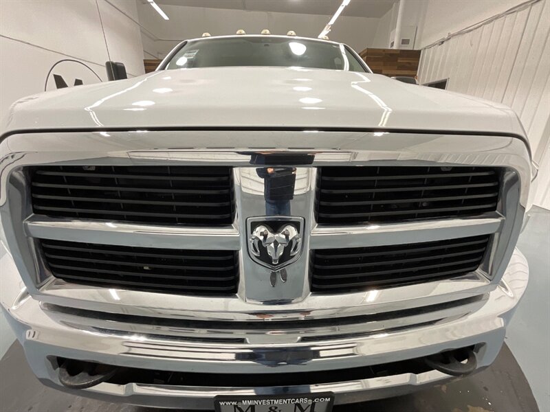2012 RAM 3500 4X4 / 6.7L DIESEL / 6-SPEED MANUAL / DUALLY  / Leather Seats - Photo 30 - Gladstone, OR 97027