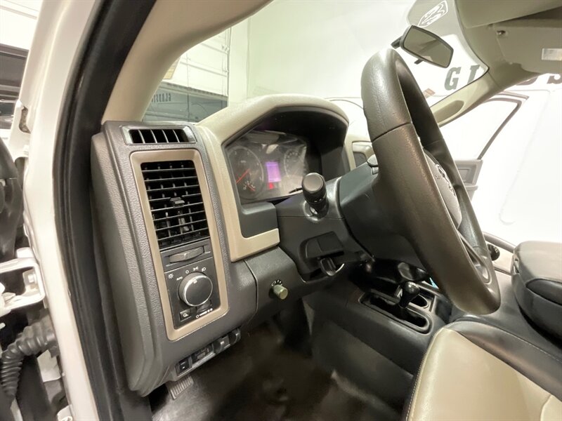 2012 RAM 3500 4X4 / 6.7L DIESEL / 6-SPEED MANUAL / DUALLY  / Leather Seats - Photo 11 - Gladstone, OR 97027