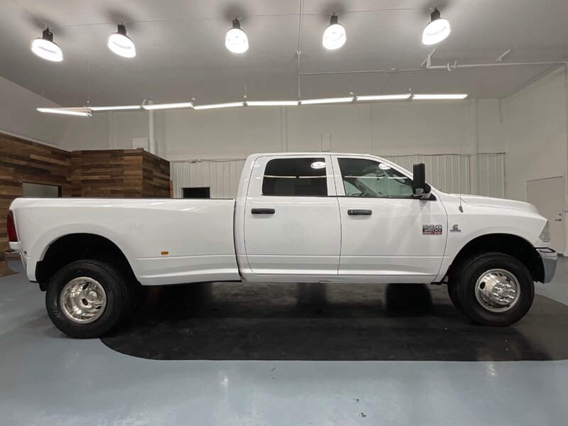 2012 RAM 3500 4X4 / 6.7L DIESEL / 6-SPEED MANUAL / DUALLY  / Leather Seats - Photo 4 - Gladstone, OR 97027
