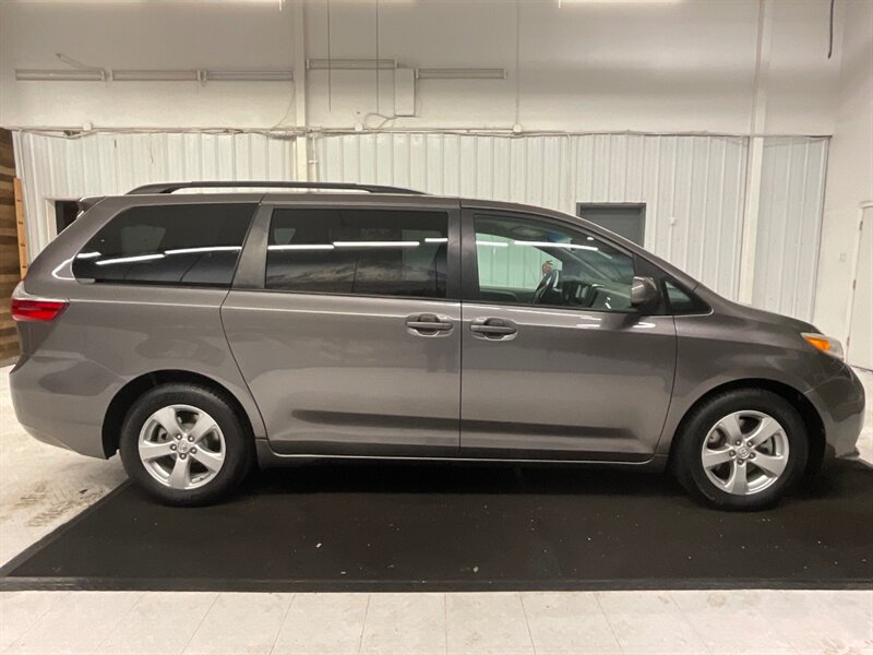 2016 Toyota Sienna LE 8-Passenger / Backup Camera / NEW TIRES  / Excellent condition / 77,000 MILES - Photo 4 - Gladstone, OR 97027