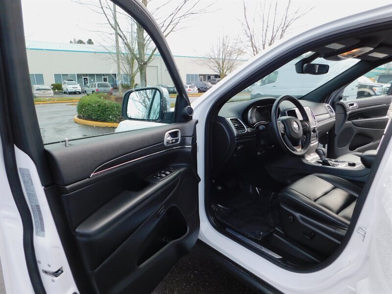 2019 Jeep Grand Cherokee Limited 4WD / 3.6L V6 / Leather /Navi/ 23,000 MILE   - Photo 11 - Portland, OR 97217