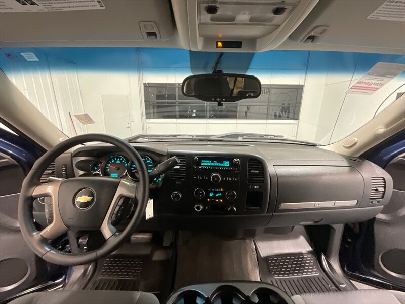 2012 Chevrolet Silverado 1500 LT Crew Cab 4X4 / 5.3L V8 / Fuel Wheels  / Excel Cond - Photo 46 - Gladstone, OR 97027