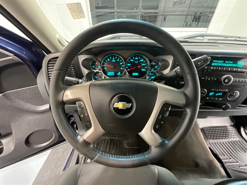 2012 Chevrolet Silverado 1500 LT Crew Cab 4X4 / 5.3L V8 / Fuel Wheels  / Excel Cond - Photo 45 - Gladstone, OR 97027