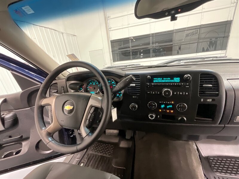 2012 Chevrolet Silverado 1500 LT Crew Cab 4X4 / 5.3L V8 / Fuel Wheels  / Excel Cond - Photo 17 - Gladstone, OR 97027