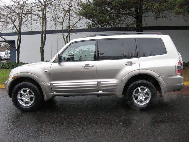 2002 Mitsubishi Montero Limited / 4WD / V6 / 3RD Seat / Leather / Loaded   - Photo 3 - Portland, OR 97217