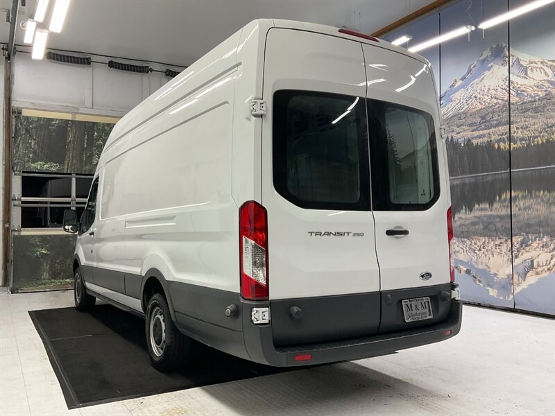 2016 Ford Transit 250 CARGO VAN / EXTENDED HIGH ROOF / 3.7L V6  / LOCAL OREGON VAN / Backup Camera / Leather Seats /CLEAN INSIDE & OUT !! - Photo 7 - Gladstone, OR 97027