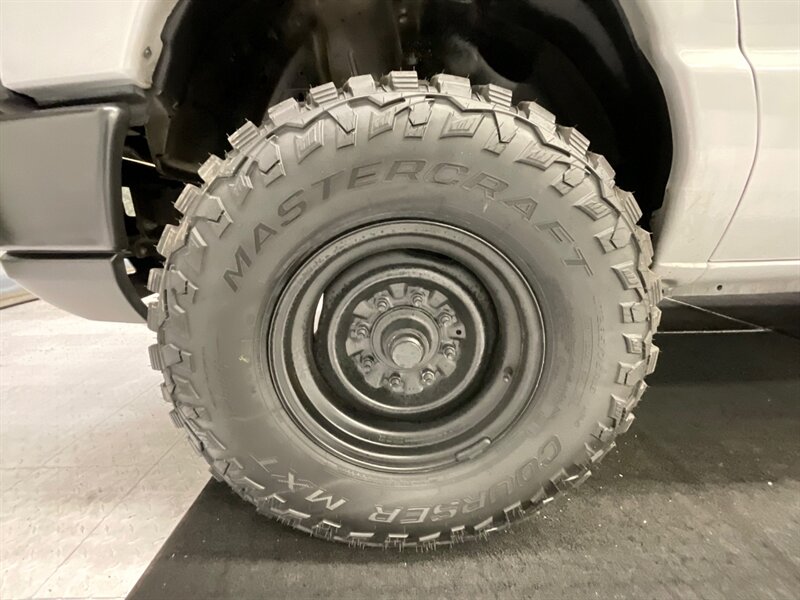 2011 Ford E-Series Van E-150 CARGO VAN CREW / LIFTED / 43,000 MILES  / LIFTED w. BRAND NEW MUD TIRES / CREW PKG , 5-Passenger w. CARGO / SUPER LOW MILES !! - Photo 23 - Gladstone, OR 97027