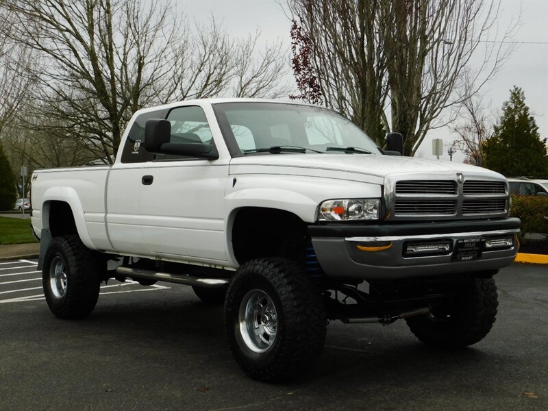 2000 Dodge Ram 1500 CLUB CAB 4X4 / V8 / LOW MILES / CUSTOM LIFT !!   - Photo 2 - Portland, OR 97217