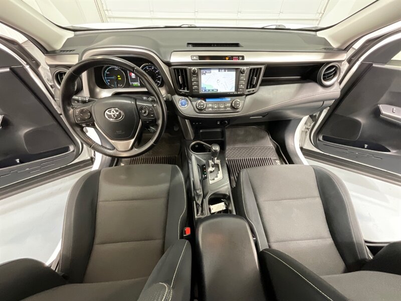 2017 Toyota RAV4 XLE AWD / 2.5L 4Cyl HYBRID / 1-OWNER LOCAL   - Photo 39 - Gladstone, OR 97027
