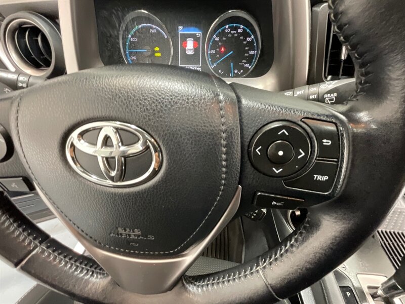 2017 Toyota RAV4 XLE AWD / 2.5L 4Cyl HYBRID / 1-OWNER LOCAL   - Photo 45 - Gladstone, OR 97027
